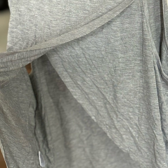 Mippo, Back Cross Wrap Gray Women's Tank Top, Size M - Picture 5 of 7